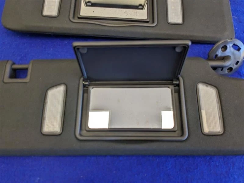 Пара передних солнцезащитных козырьков 2017-2022 Chevrolet Camaro SS Coupe 2265 - Изображение 2 из 4