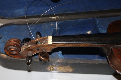 Alte Geige Violine ca. 59 cm mit Bogen und Koffer Signiert Karl .... 1861 ? - Picture 7 of 24
