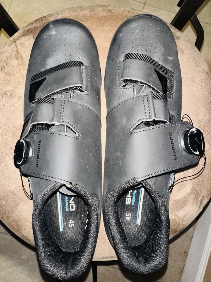 Zapatos de bicicleta Shimano NEGROS para hombre de cuero sintético con tacos y extras Foto 4 de 4