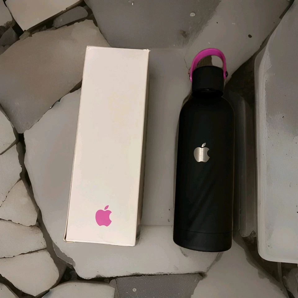Apple Hydro Flask Red 17oz  Limited Employee Edition | Rare Collectible Gift  - Image 4 of 4