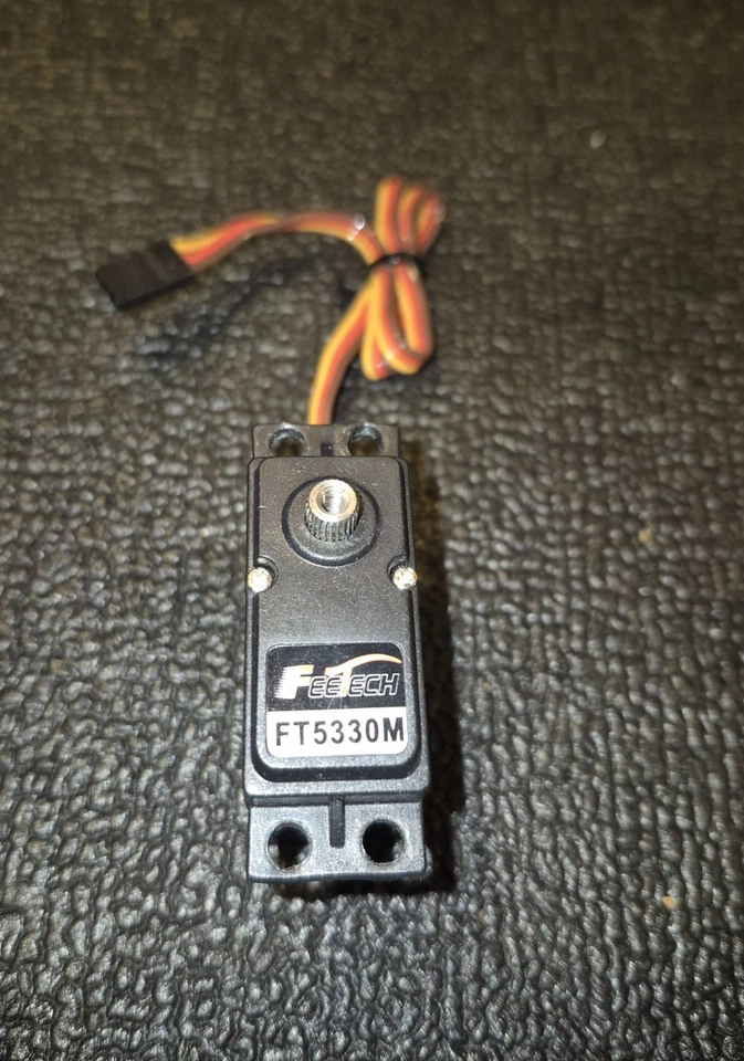 FEETECH SERVO 35KG METAL GEAR WATERPROOF HIGH TORQUE FT5330M 7.4V - Image 2 of 2