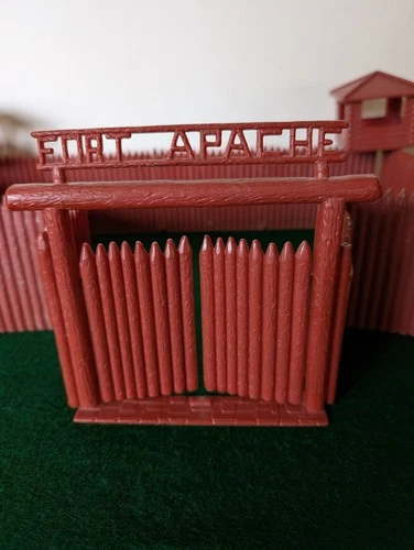 Vintage Marx GIANT Fort Apache Playset - 7th Cavalry, Indians, Wagon & Accessori