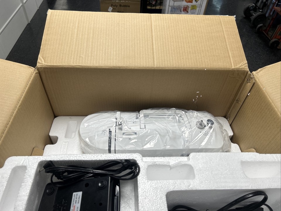 Singer SE9180 Sewing and 5x7 WiFi & USB Embroidery Machine New Open