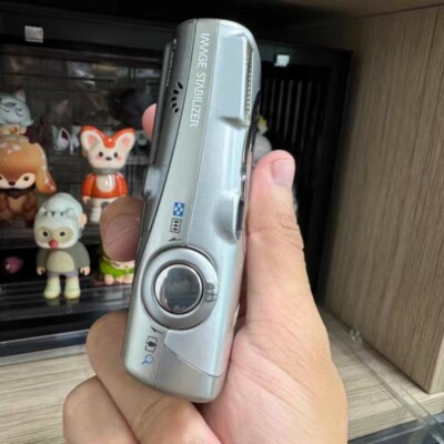 Canon IXUS 950 IS 8.0MP 4x Optical Zoom CCD Digital Camera