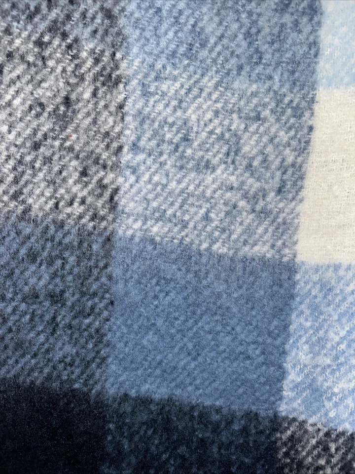 Abercrombie & Fitch NUEVO CON ETIQUETAS Manta Bufanda Tonos de Azul Cuadros Flecos Luz Academia Foto 4 de 4