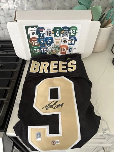 Drew Brees Signed Custom New Orleans Saints Jersey. Beckett Authenticated. NFL🐐