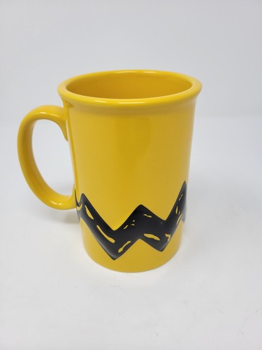 Raro CHARLIE BROWN 2010 Peanuts Worldwide AMARILLO 3D TAZA A RAYAS 5" de alto - Imagen 3 de 5