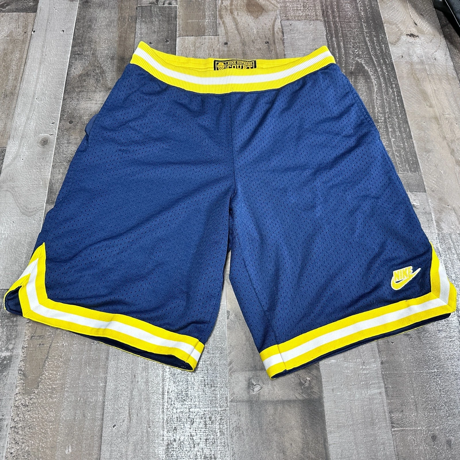 Short vintage Nike Supreme Court Basketball jaune blanc bleu maille taille : Large