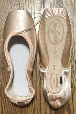Suffolk Pointe Shoes 115. Size 4XN