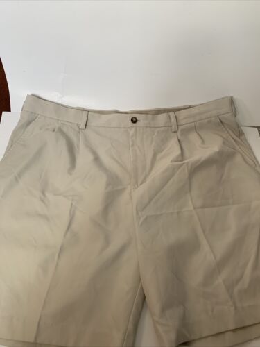 Izod Golf Mens Shorts 44 Khaki Slightly Pleated Classic Fit Polyester Excellent - Afbeelding 1 van 4