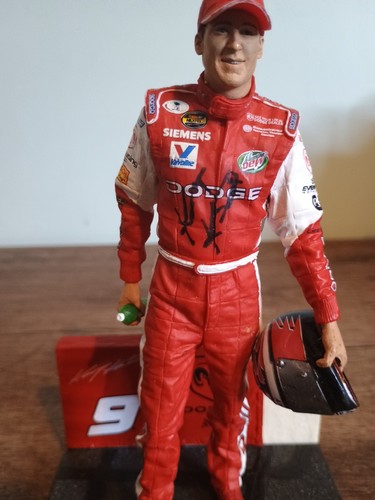 Kasey Kahne AUTOGRAPHED Dodge #9 Action Figure - Picture 2 of 11