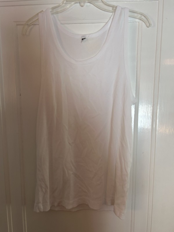 UNIQLO Men’s White Ribbed Knit Tank Top Size S