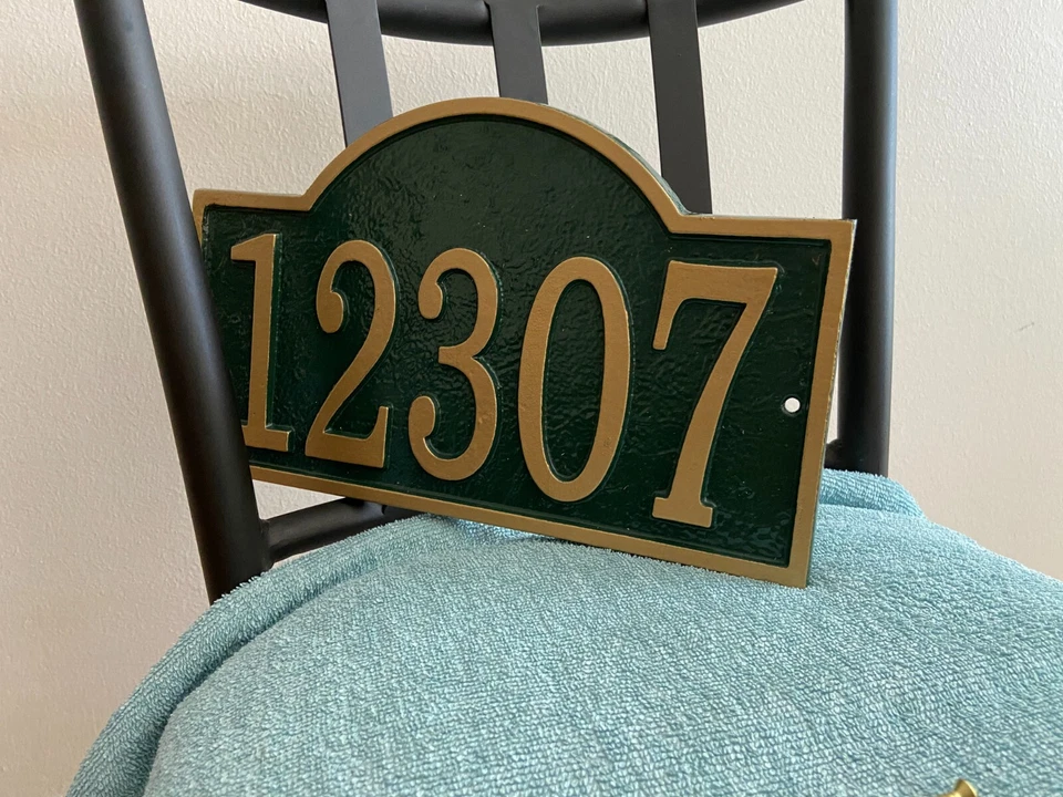 12307 - ¿Es este tu número de casa?  Placa número casa nueva, oro sobre verde Foto 3 de 4
