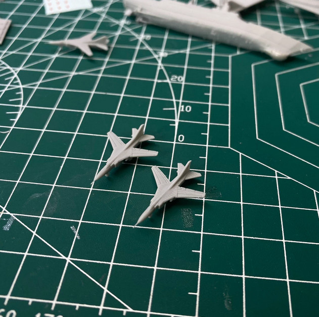 1/2000 1/700 1/400 1/350 MiG-23 fighter jet