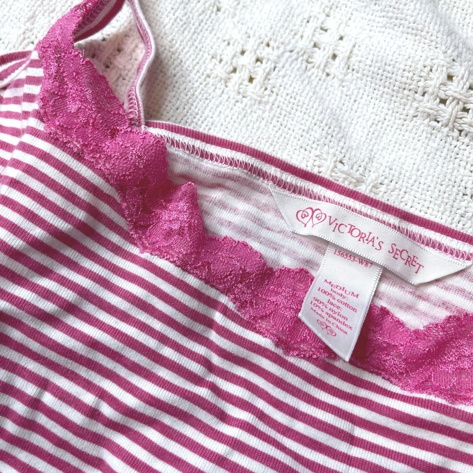 Top cami mediano de encaje a rayas rosa y blanco Y2K Victoria's Secret Foto 4 de 4