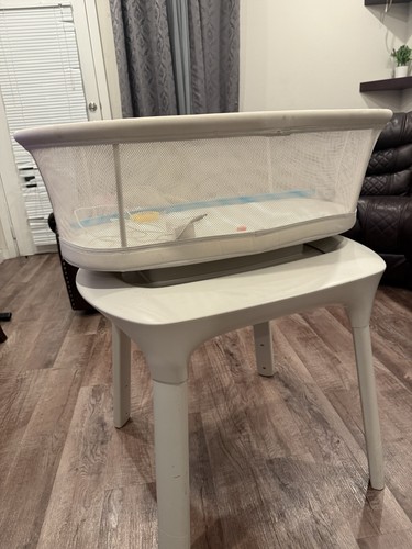 SNOO Smart Sleeper White Convertible Bedside Sleeper with Mesh, Portable