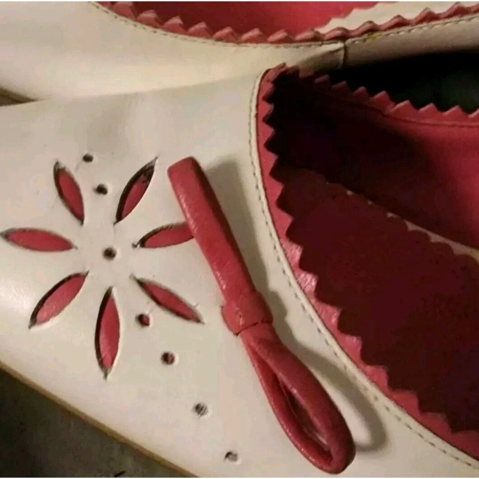 Sapatos BCBG Paris Y2K estilo vintage floral rosa salto branco gatinho arco tamanho 9 B - Imagem 3 de 4