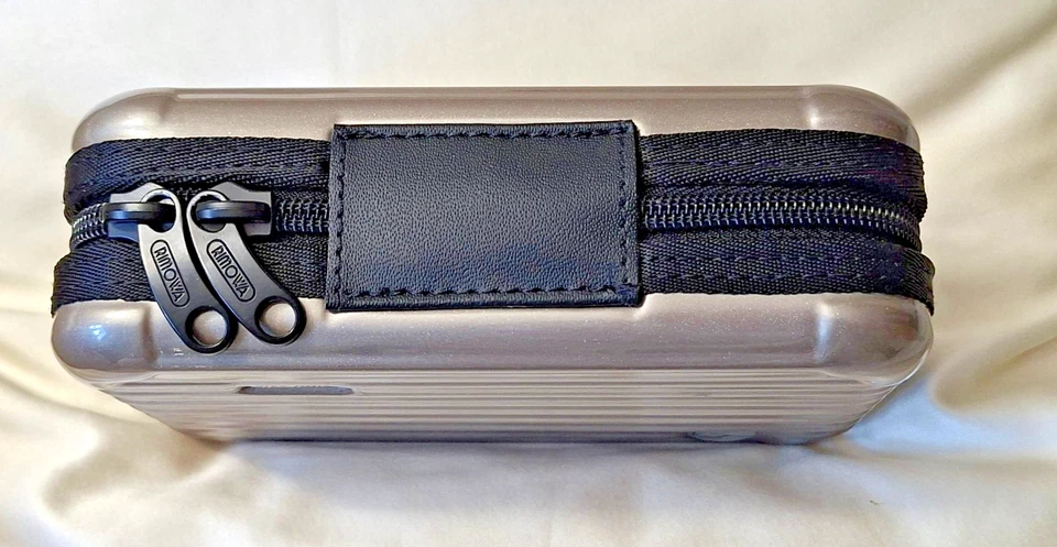 lufthansa First Class Amenity Kit Rimowa, ohne Inhalt. - Bild 3 von 3