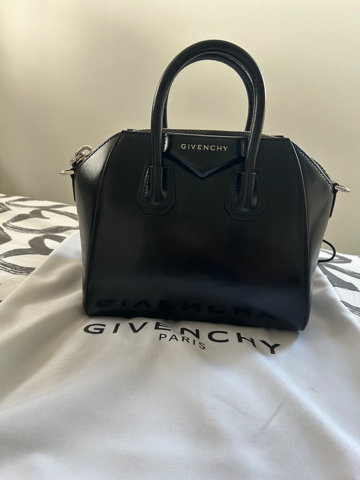 Givenchy Antigona Glossy Shoulder Bag Mini Black Leather