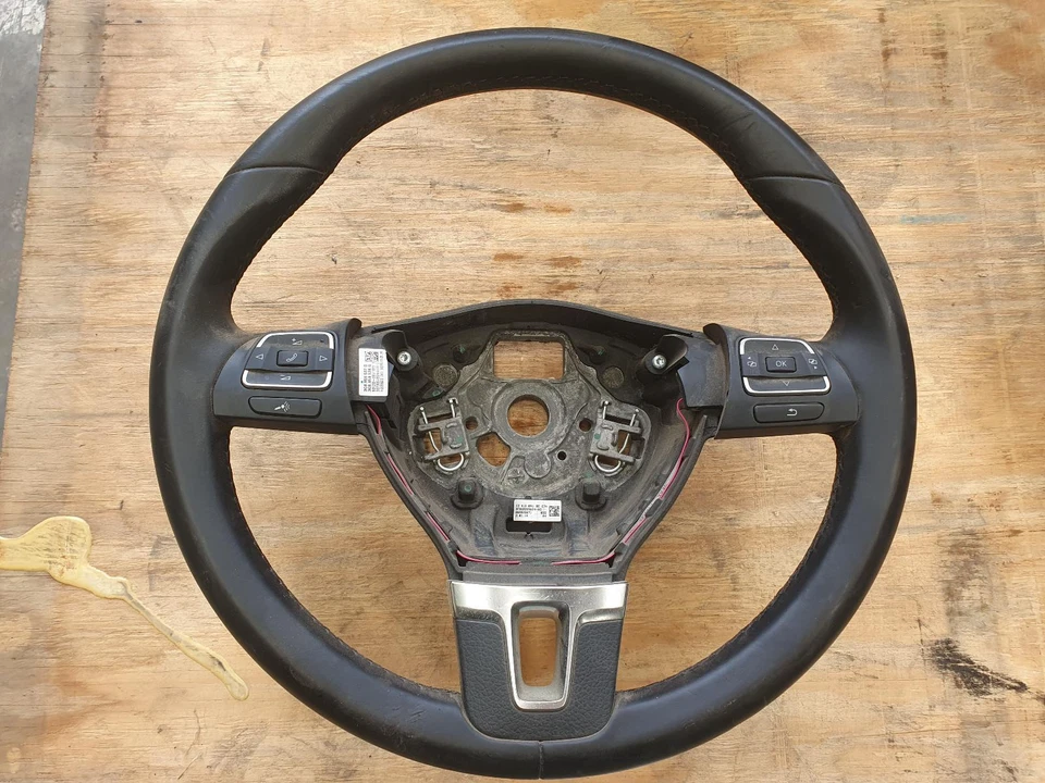 VOLKSWAGEN GOLF STEERING WHEEL LEATHER, STANDARD, NON PADDLE SHIFT TYPE, GEN 6,  - Image 3 of 4