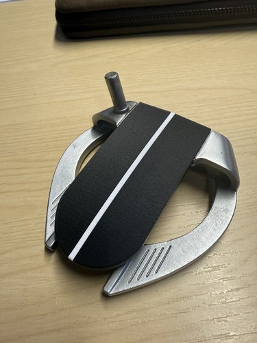 Odyssey works 2 Ball Fang Putter Back plate in composite Carbon Fibre/plastic - Picture 6 of 6