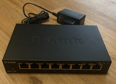 D-Link Switch / DGS-108 / 8-Port / Gigabit Ethernet / Sehr guter Zustand