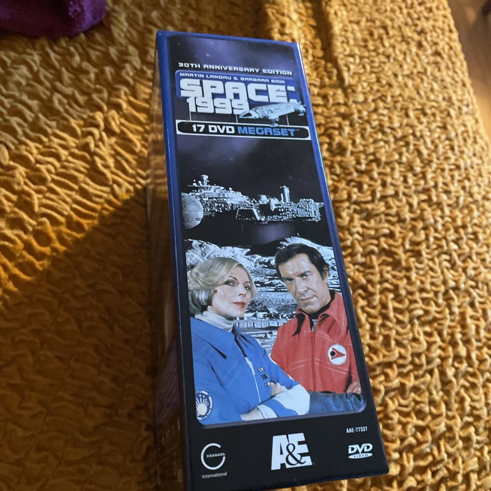Space 1999 Complete Series Megaset 30th Anniversary Edition (17-DVDs, 2007) VGC Foto 4 de 4