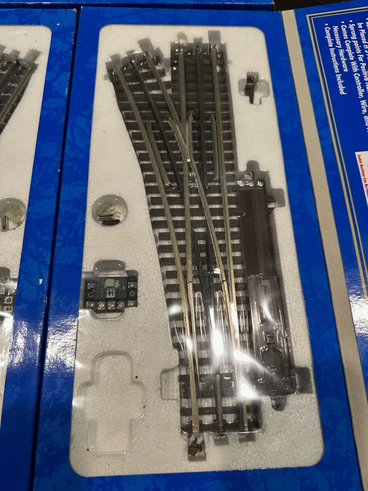 Atlas 2 #6072 & 1 #6073 O Gauge 3-Rail O-72 Left  & Right Switches - Image 3 of 4