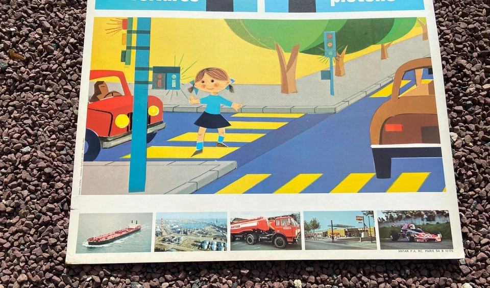 Affiche scolaire "LA SIGNIFICATION LUMINEUSE" sécurité routière années 80 - Photo 1/3