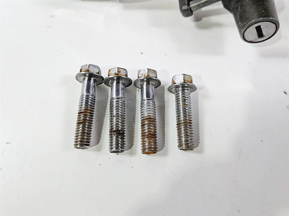 1989 Kawasaki VN750 Vulcan garra de trilho de montagem traseira 32109-1133 32109-1131 - Imagem 4 de 4