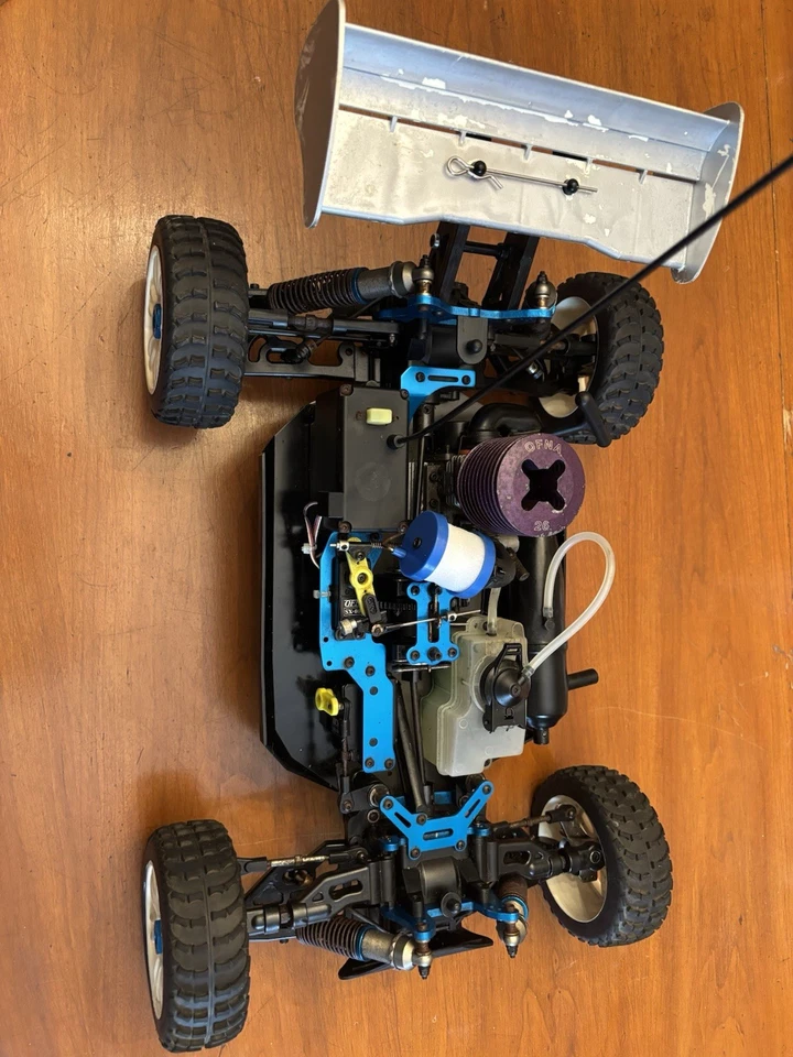 Buggy OFNA Ultra Comp LX Nitro Powered escala 1/8 - Imagem 4 de 4