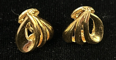 Clip-on Earrings Gold-tone Open Loop Swirl Vintage Classic