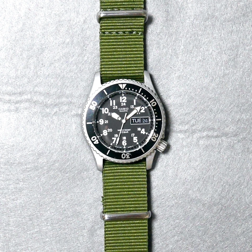 Reloj de buceo CASIO MD-707 1989 negro verde indicador día-fecha luminoso Japón Foto 4 de 4