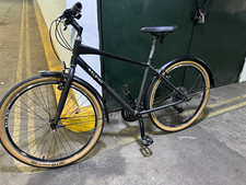 Raleigh Strada Hybrid Bike 700C M Black Flat Bar V-Brake Mudguards
