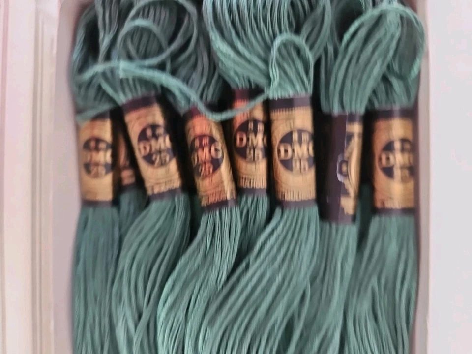D.M.C Dollfus-Mieg & Cie Cotton Embroidery Floss #501 GREEN 15 Skeins In Box - Image 2 of 4