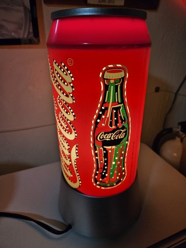 Lámpara Gráfica Lata Coca Cola Brillante Movimiento Giratorio Nuevo Estado. Sin caja. - Imagen 2 de 9