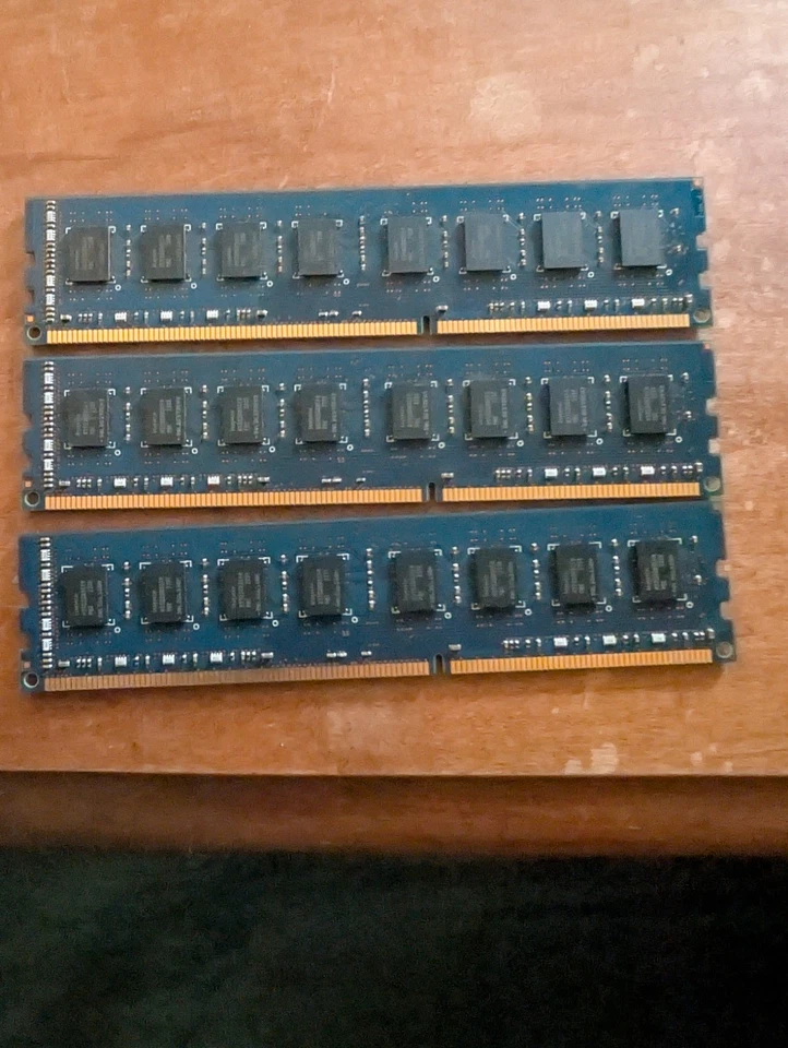 3x Hynix 4GB DDR3 PC3-12800U Desktop RAM (12GB Total) - Image 3 of 4