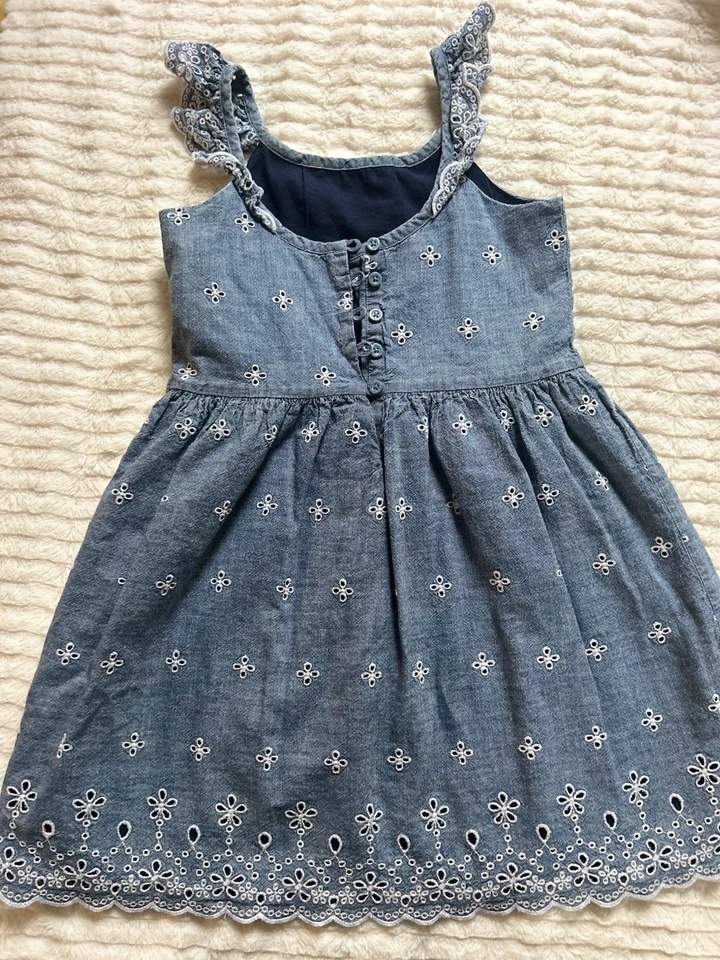 Vestido deslumbrante bordado jeans feminino GAP infantil tamanho pequeno 6-7 totalmente forrado. - Imagem 2 de 2