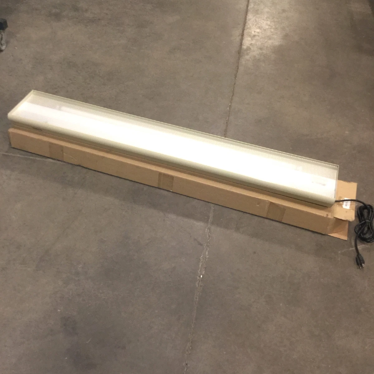 Dual fluorescent light on sale fixture