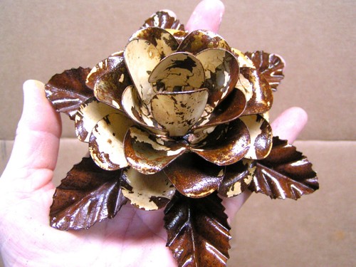 Große cremefarbene Rose aus Metall mit Blättern, Verzierungen, Basteln T1 - Bild 2 von 5