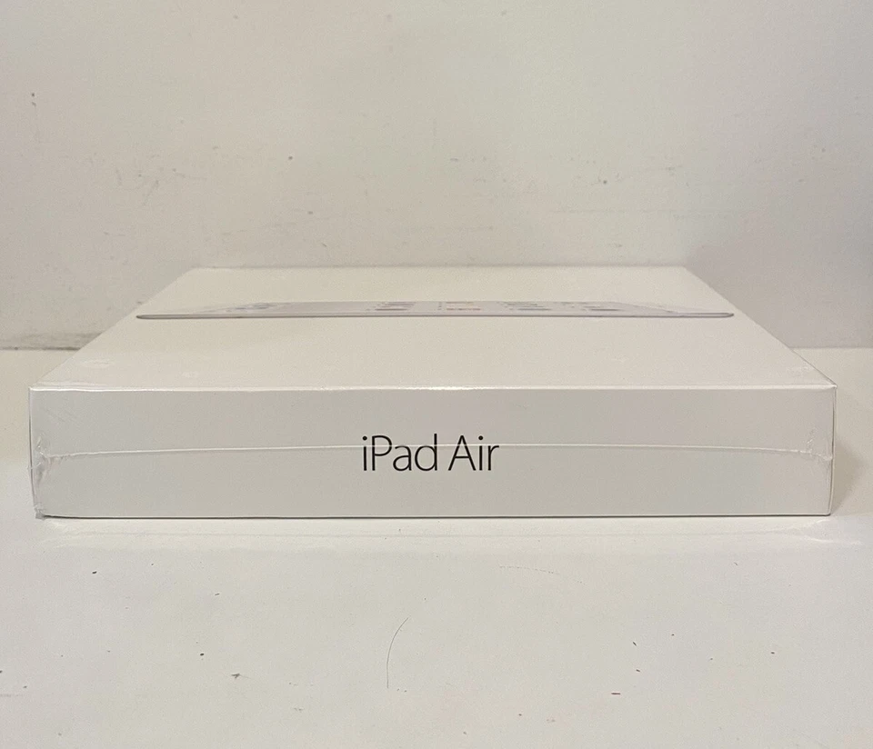 New COLLECTOR'S ITEM Apple iPad Air 1st Gen. 16GB, Wi-Fi + 4G, 9.7in - Silver - Image 3 of 4