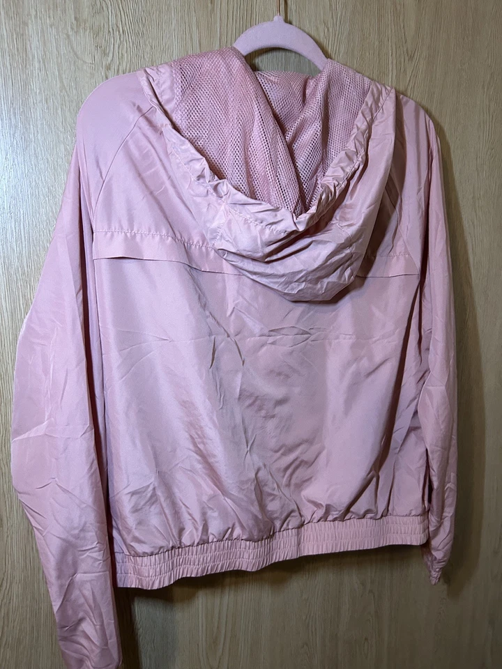 Cortavientos Forever 21 rosa con capucha cremallera mediana para mujer Foto 3 de 4