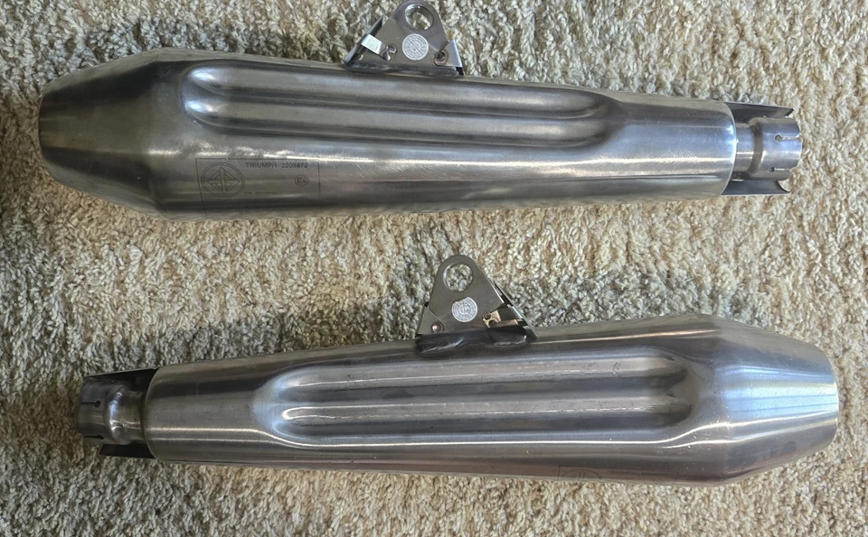 Par silenciador Triumph TIS 341-2543 izquierda y derecha 2203872 Foto 2 de 4