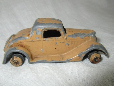 VINTAGE TOOTSIE TOY 1934 FORD COUPE ''as is'' DIECAST CAR **NO TIRES**