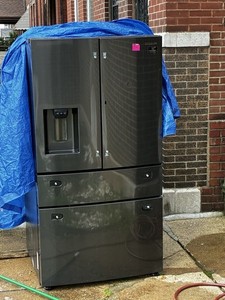 Samsung RF28R7351SG French Door Refrigerator Black 28 cu ft Water Ice LED