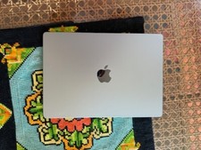 Apple MacBook Pro 14.2 Apple MacBook Pro 14.2