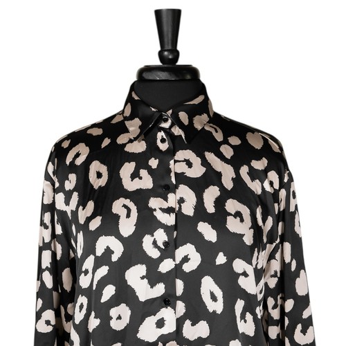 Blusa Top Zara Para Mujer Satén Sedosa Con Botones Negra Beige Estampado Animal M - Imagen 4 de 7