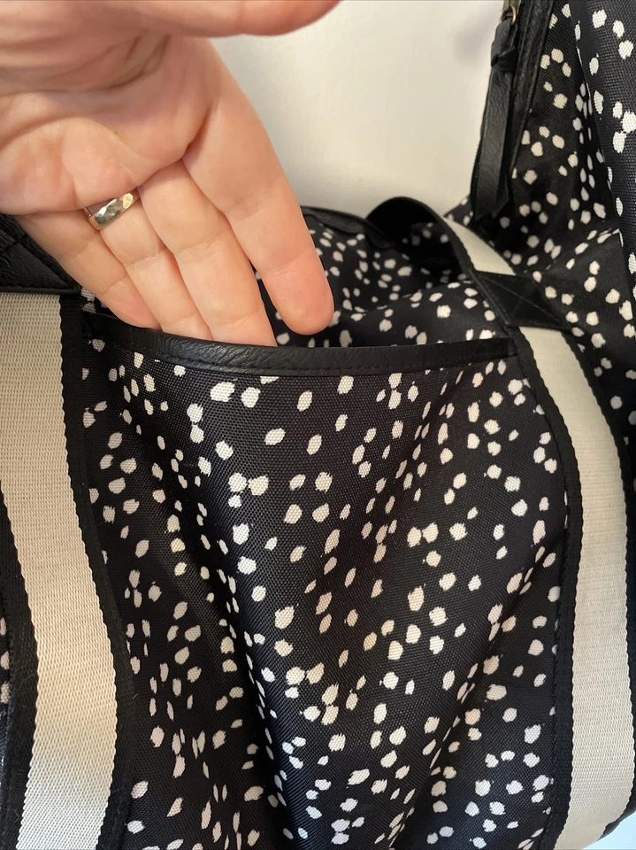 Bolso de fin de semana Mossimo Target estampado de puntos para pasar la noche Foto 4 de 4