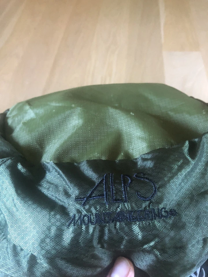 ALPS Mountaineering Wasatch 3900 64L  Backpacking Hiking w/ Rain Cover Large - Image 3 of 4