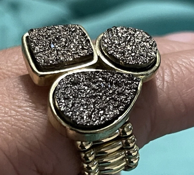 金色 Druzy 黑石戒指 几何形状 边框 套装 AVON 均码 — 第 2/3 张图片